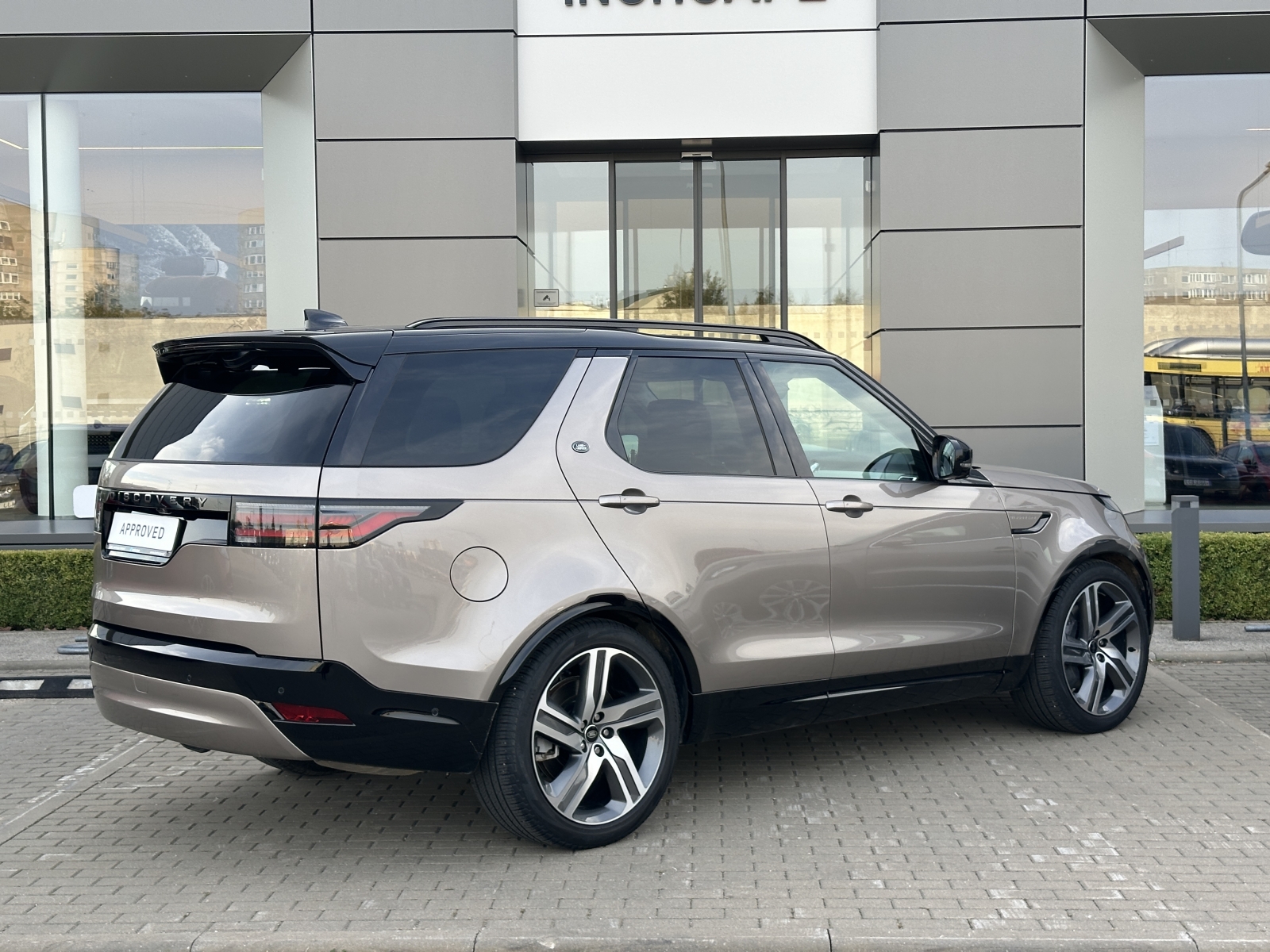 Land Rover Discovery D350 DYNAMIC HSE