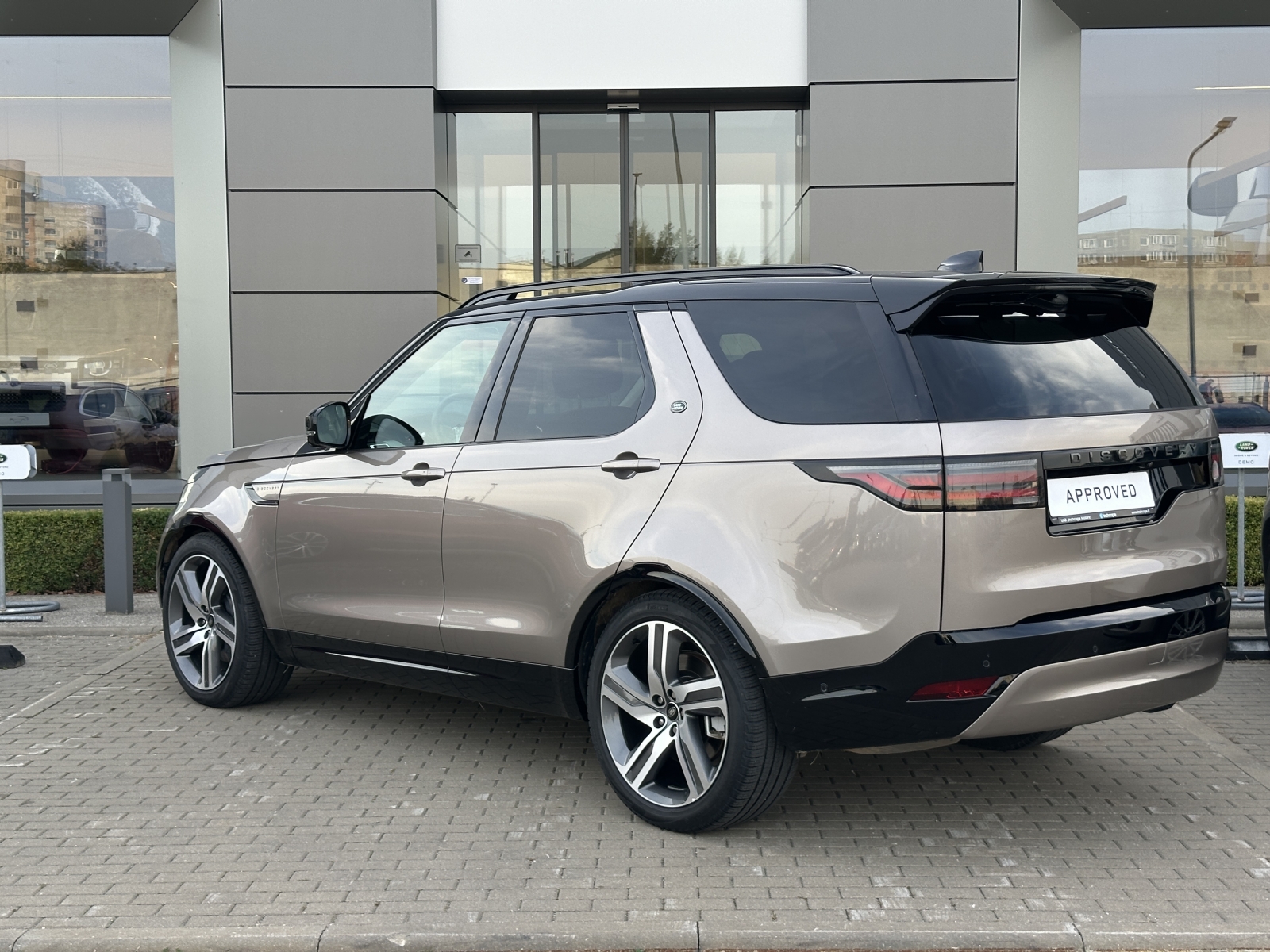 Land Rover Discovery D350 DYNAMIC HSE